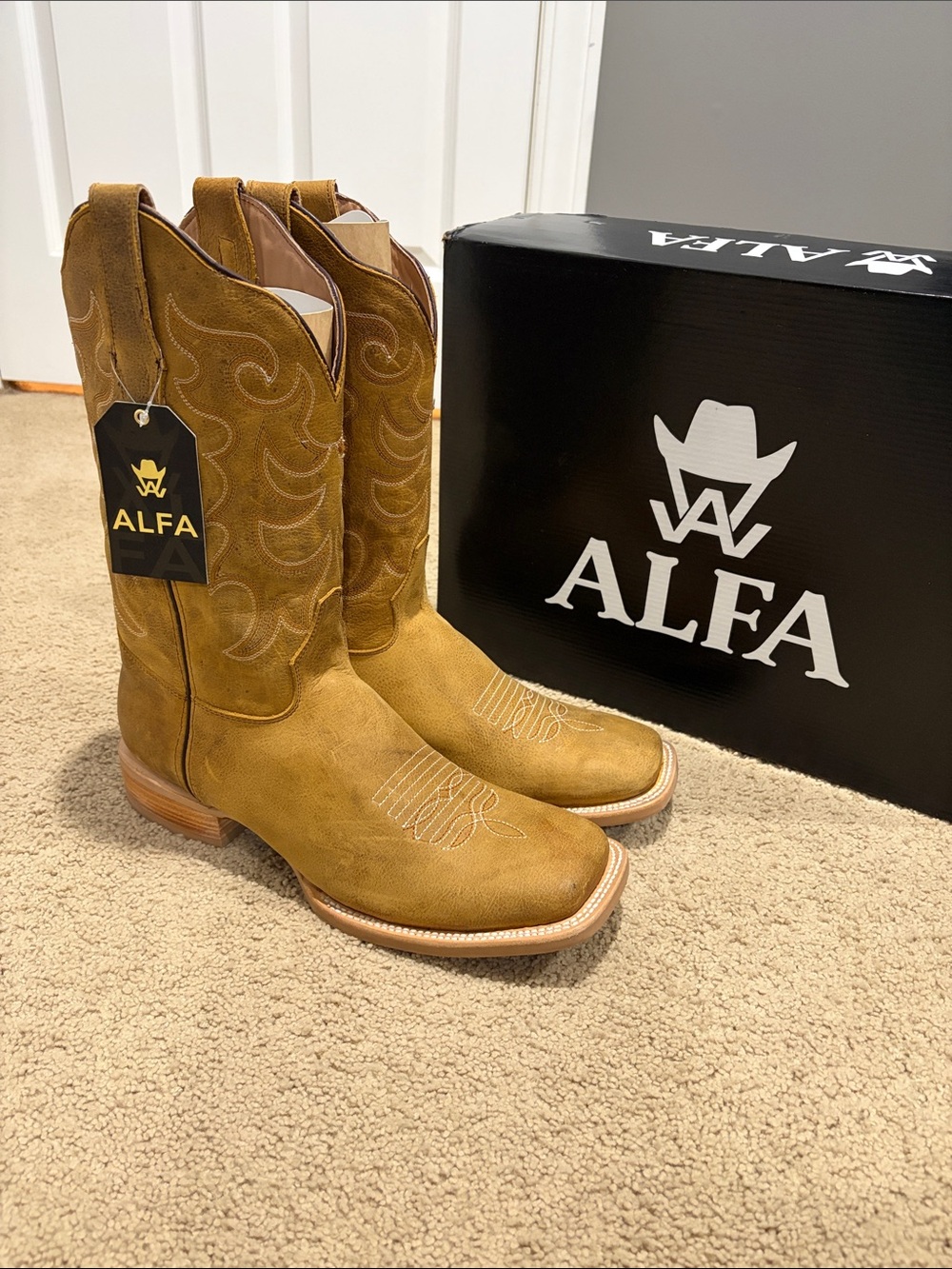 NWT ALFA Men’s Cowboy Boots Cowhide Honey Square Toe Size 13